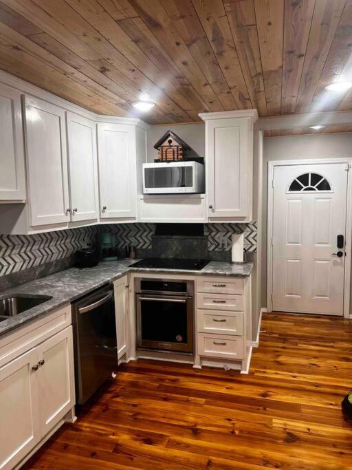 2 Bedroom Luxury Home.. Wooden Floors And Ceilings Dallas Exterior photo