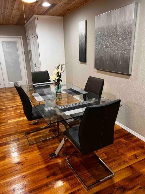 2 Bedroom Luxury Home.. Wooden Floors And Ceilings Dallas Exterior photo